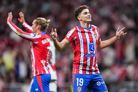 أتلتيكو مدريد يحدد سعرًا خياليًا لبيع ألفاريز إلى برشلونة